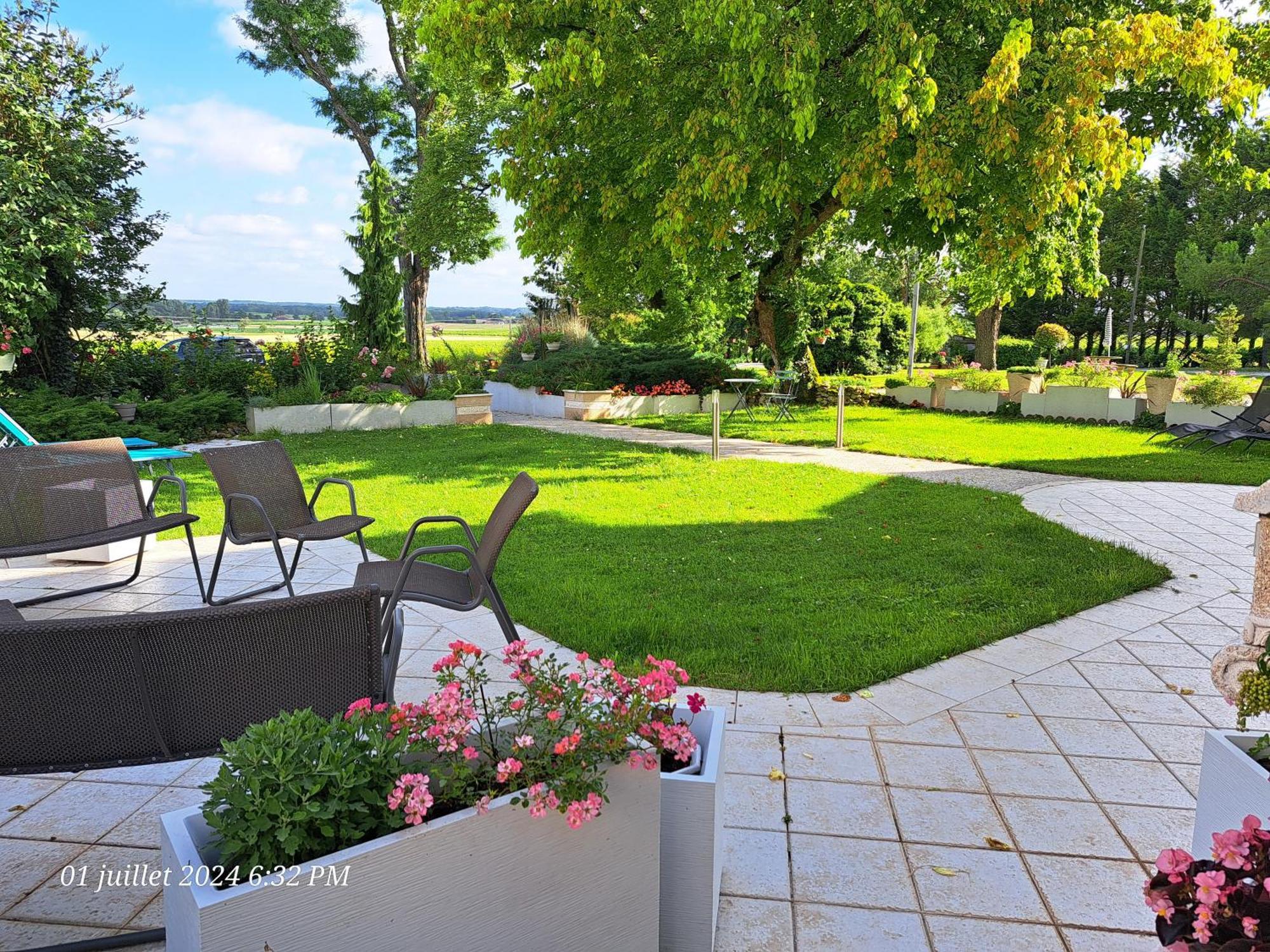 Appartement La Metairie Au Milieu Des Vignes à Réaux Extérieur photo